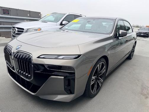 2026 BMW 750e xDrive