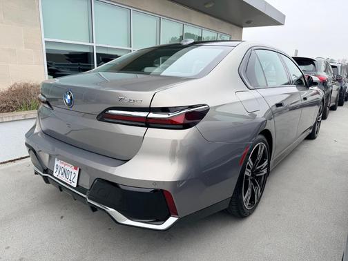 2026 BMW 750e xDrive