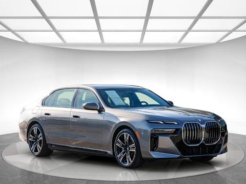 2026 BMW 750e xDrive