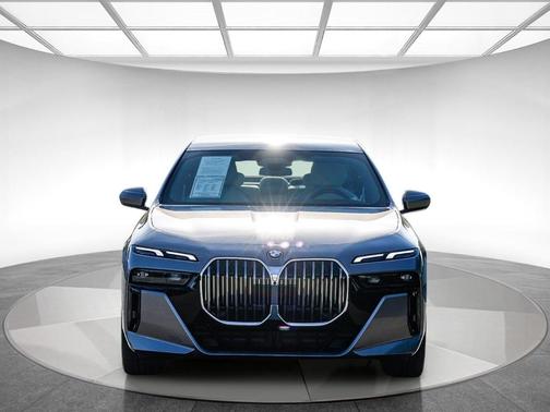 2026 BMW 750e xDrive