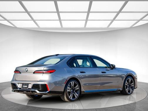 2026 BMW 750e xDrive
