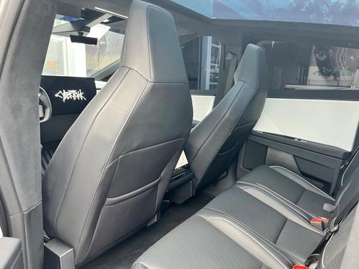 2024 Tesla Cybertruck Base