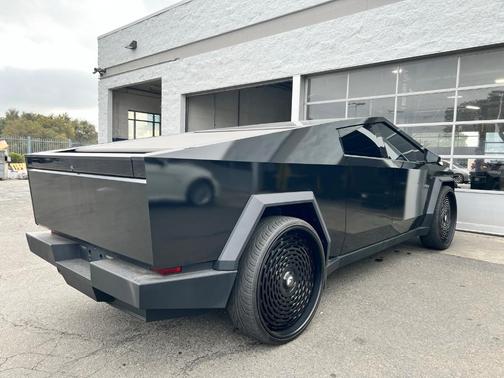 2024 Tesla Cybertruck Base
