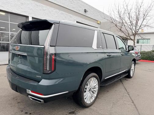 2025 Cadillac Escalade ESV Premium Luxury