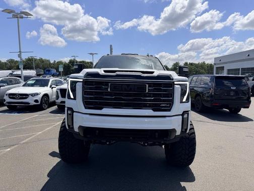 Summit White 2024 GMC Sierra 2500 AT4
