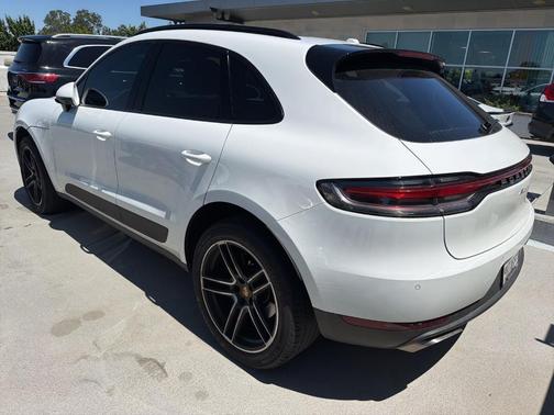 White 2021 Porsche Macan Base