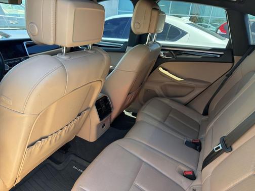 White 2021 Porsche Macan Base