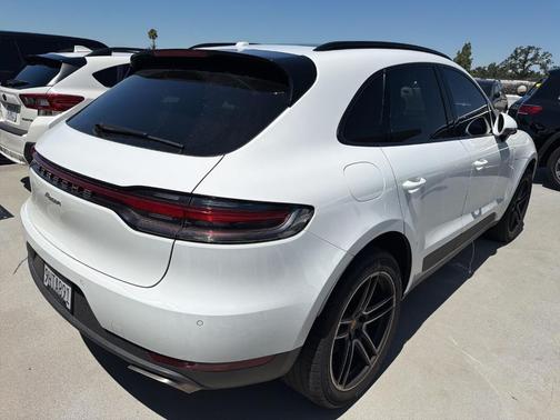 White 2021 Porsche Macan Base