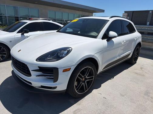 White 2021 Porsche Macan Base
