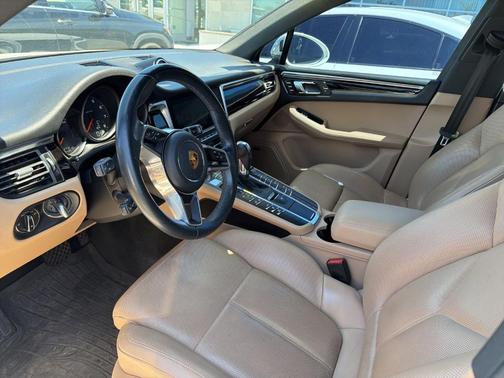 White 2021 Porsche Macan Base