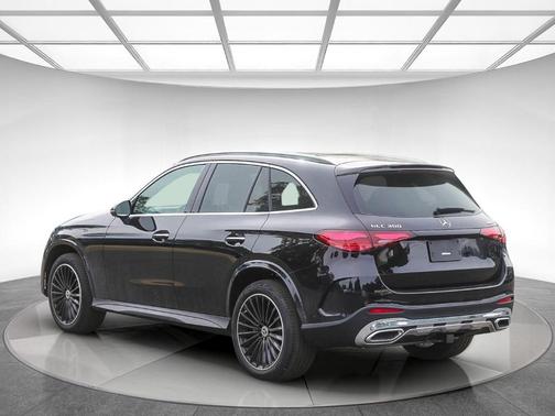 Obsidian Black 2026 Mercedes-Benz GLC 300 Base 4MATIC