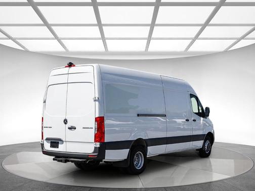 Arctic White 2026 Mercedes-Benz Sprinter 3500XD 170 WB High Roof Cargo
