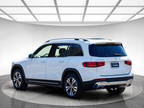 Polar White 2026 Mercedes-Benz GLB 250 Base 4MATIC