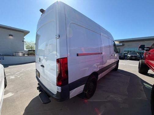 Arctic White 2024 Mercedes-Benz Sprinter 2500 144 WB