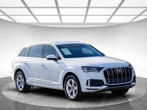 2023 Audi Q7 45 Premium Plus