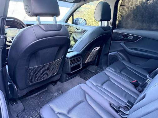 2023 Audi Q7 45 Premium Plus