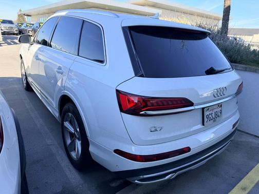 2023 Audi Q7 45 Premium Plus