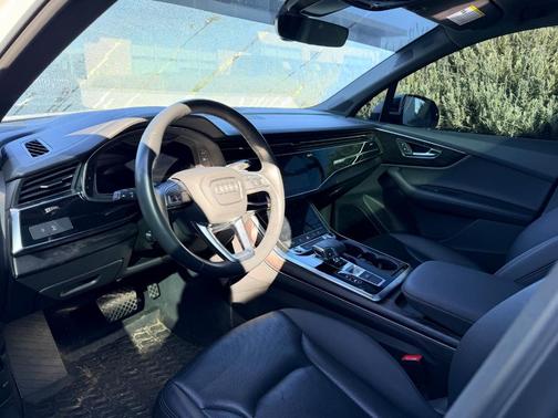 2023 Audi Q7 45 Premium Plus