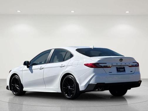 Ice 2026 Toyota Camry SE
