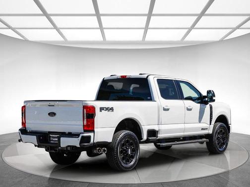 Star White 2025 Ford F-350 Lariat Super Duty
