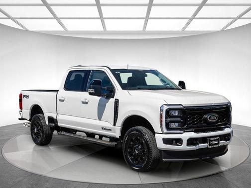 Star White 2025 Ford F-350 Lariat Super Duty