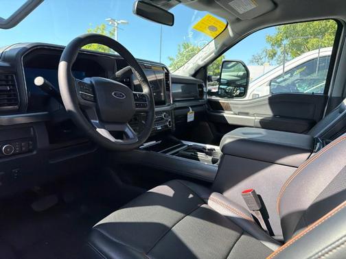 Star White 2025 Ford F-350 Lariat Super Duty