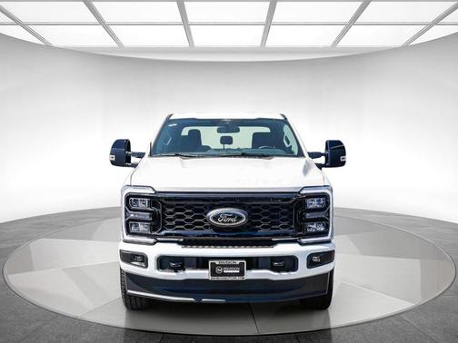 Star White 2025 Ford F-350 Lariat Super Duty