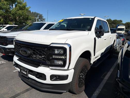 Star White 2025 Ford F-350 Lariat Super Duty