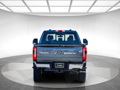 Carbonized Gray Metallic 2026 Ford F-350 Lariat Super Duty