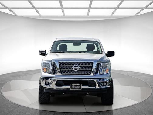 2017 Nissan Titan SV