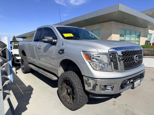 2017 Nissan Titan SV