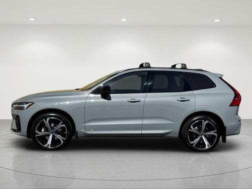 Metallic 2025 Volvo XC60 B5 Ultra