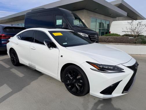 2023 Lexus ES 300h 