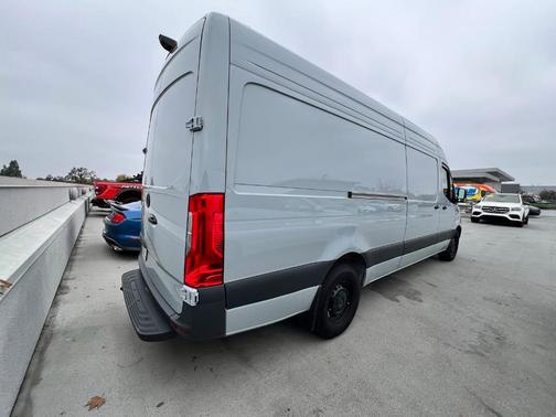 2024 Mercedes-Benz eSprinter 2500 170 WB High Roof Cargo