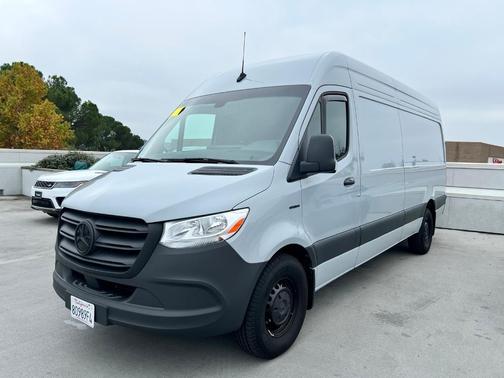 2024 Mercedes-Benz eSprinter 2500 170 WB High Roof Cargo