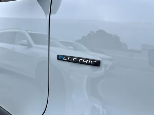 2024 Mercedes-Benz eSprinter 2500 170 WB High Roof Cargo