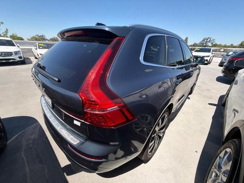 Denim Blue Metallic 2022 Volvo XC60 Recharge Plug-In Hybrid T8 Inscription
