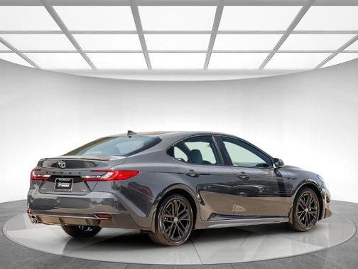 UNDERGROUND 2026 Toyota Camry SE