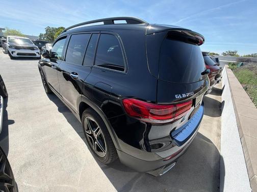 Night Black 2022 Mercedes-Benz GLB 250 Base 4MATIC