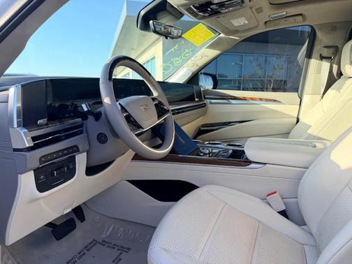 2025 Cadillac Escalade Sport Platinum