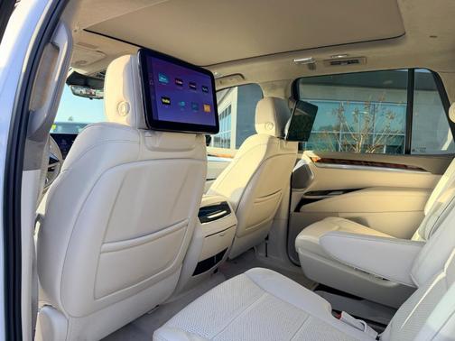 2025 Cadillac Escalade Sport Platinum