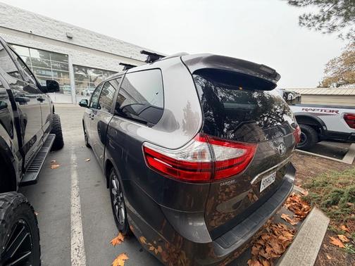 2019 Toyota Sienna Limited Premium