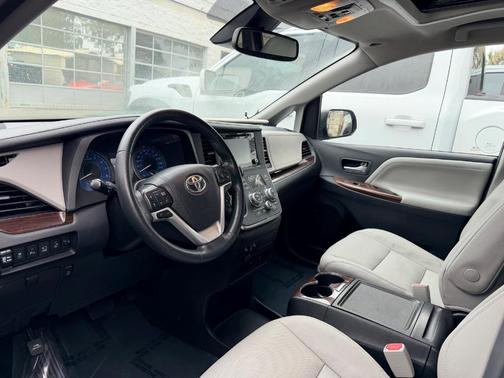 2019 Toyota Sienna Limited Premium
