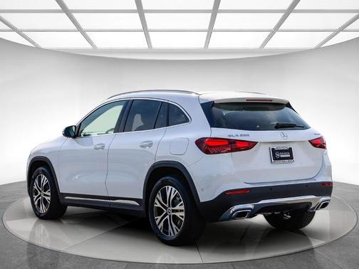 2025 Mercedes-Benz GLA 250 Base 4MATIC