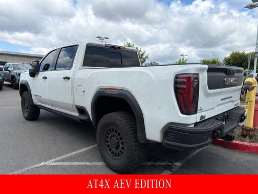 Summit White 2024 GMC Sierra 2500 AT4X