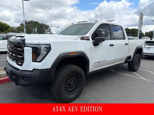 Summit White 2024 GMC Sierra 2500 AT4X