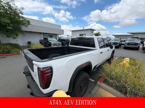 Summit White 2024 GMC Sierra 2500 AT4X