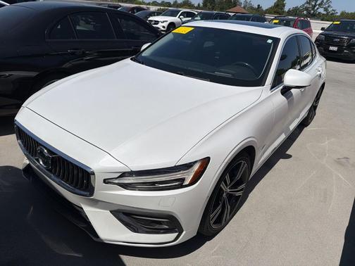 Crystal White Pearl Metallic 2019 Volvo S60 T6 Inscription