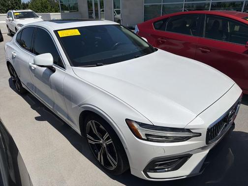 Crystal White Pearl Metallic 2019 Volvo S60 T6 Inscription