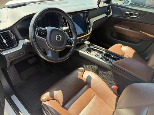 Crystal White Pearl Metallic 2019 Volvo S60 T6 Inscription